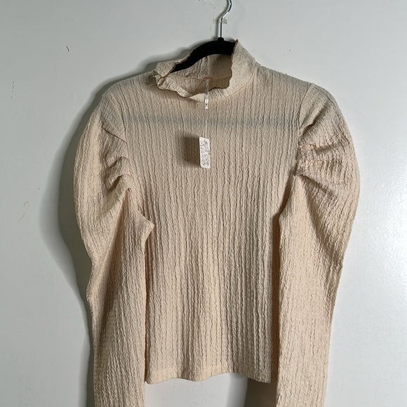 Free people ela  turtle neck beige top size medium new - Picture 3 of 9
